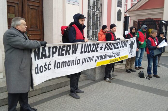 Protest pod urzędem miasta i petycja dla prezydenta
