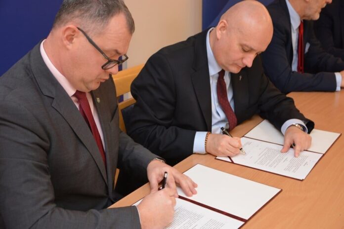 Podpisanie umowy na dofinansowanie pleszewskiego szpitala