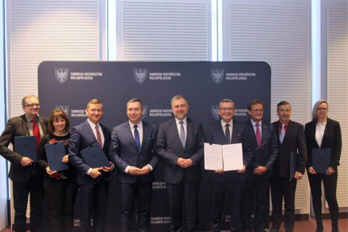 Samorząd Województwa Wielkopolskiego wspiera sport. Milionowe umowy podpisane!