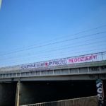Poznań: W mieście pojawiły się banery wymierzone w środowisko LGBT+