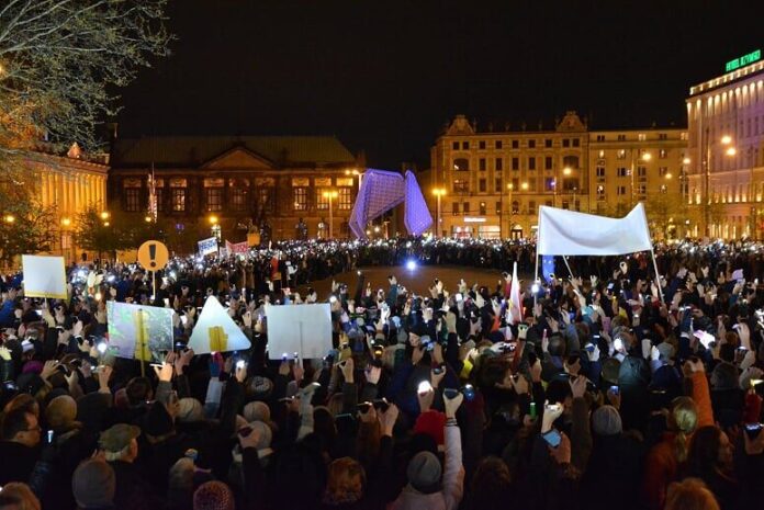 Łańcuch Światła z Wykrzyknikiem