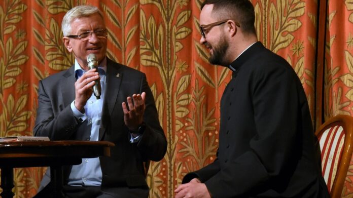 Jacek Jaśkowiak i ksiądz Radek Rakowski