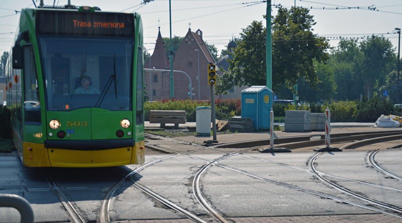 Poznań: Pasażerowie uniemożliwili tramwajowi dalszą jazdę. Na miejscu pojawiła się m.in. policja