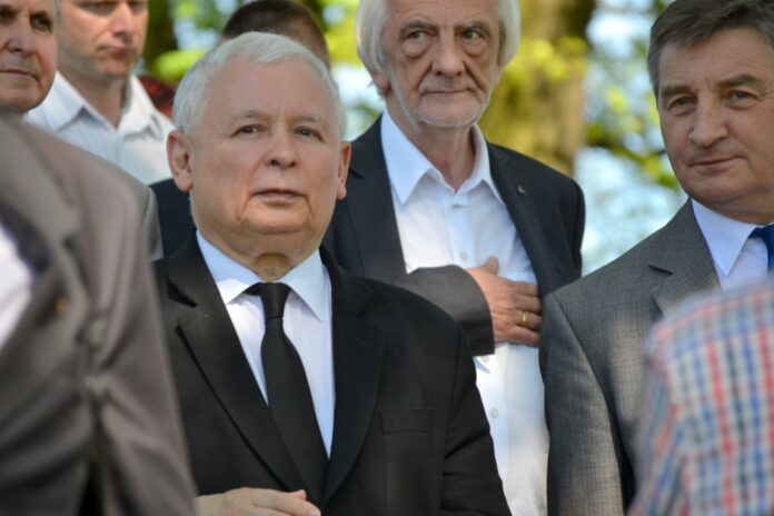 Jarosław Kaczyński, Ryszard Terlecki i Marek Kuchciński fot. Silar