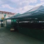 Poznań: Fatalne słupki na rynku Jeżyckim