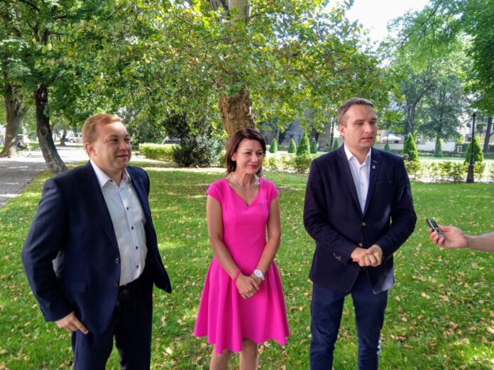 Łukasz Mikuła Marta Mazurek Mariusz Wiśniewski