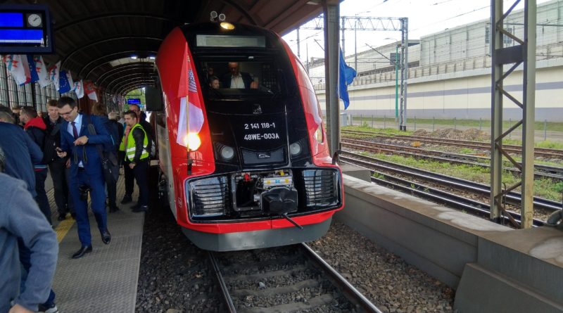 pociąg Koleje Wielkopolskie ELF 2 (1)