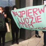 Poznań: Aktywiści przed bankiem. "Najpierw ludzie, potem zyski"