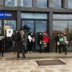 Poznań: Aktywiści przed bankiem. "Najpierw ludzie, potem zyski"