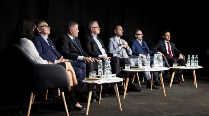 Jarosław Pucek podczas debaty kandydatów na prezydenta Poznania 2018 fot. Wojtek Lesiewicz
