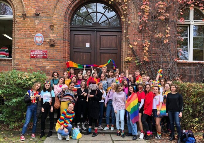 Marynka tęczowy piątek fot. grupa Stonewall