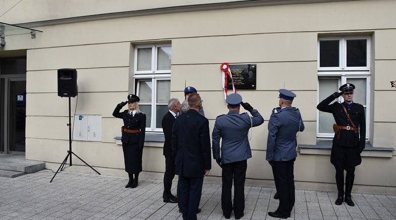 Gniezno: Odsłonięcie tablicy pamięci komisarza Wróblewskiego
