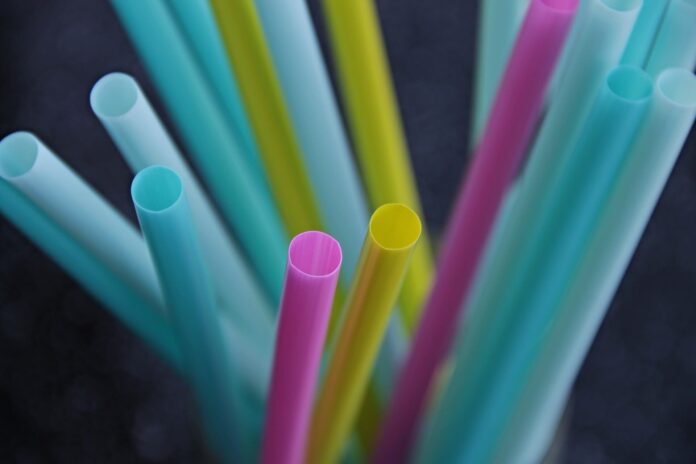 plastikowe słomki