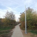 Poznań: Montują latarnie w parku przy Żurawińcu