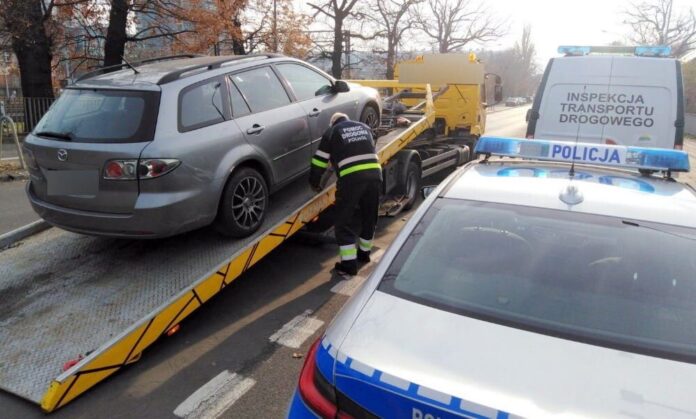 usunięcie samochodu na lawecie fot. WITD