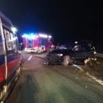 Wypadek na A2. Kolizja BMW i Audi, jedna osoba potrzebowała pomocy medycznej