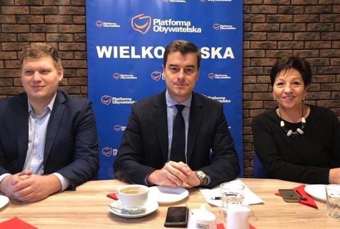 Grzegorz Rusiecki , otwarcie biura w Lesznie fot. FB