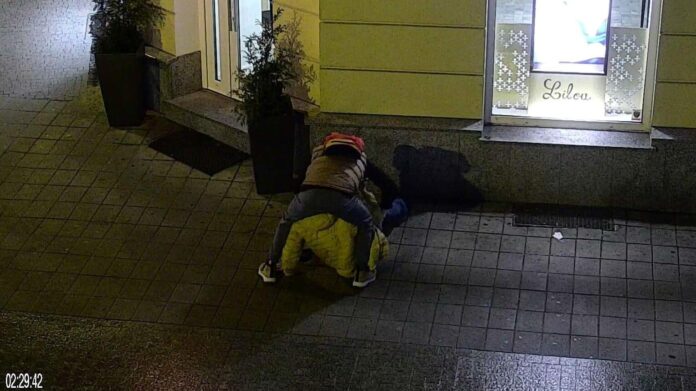 napad w centrum Poznania fot. monitoring, straż miejska