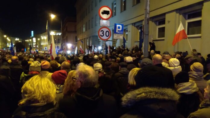 protest KOD przed Sądem Okręgowym w Poznaniu