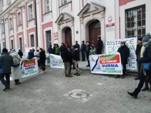 Poznań: Protest przed Urzędem Miasta. Nie chcą likwidacji torów łuczniczych