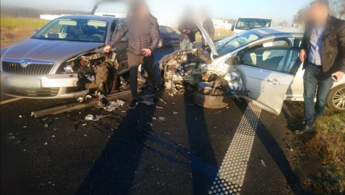 wypadek Pleszew - Kalisz fot. Piotr Motosygnały