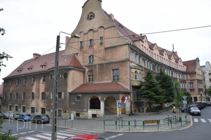 Szkoła przy Różanej 3 fot. PIM