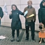 Poznań: Społecznicy demonstrowali w obronie drzew. przed Atanerem