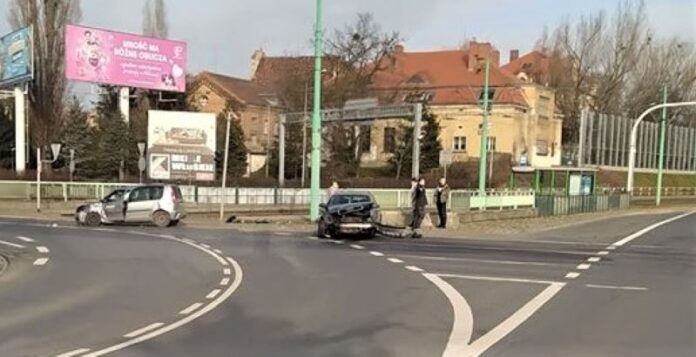 kolizja rondo Śródka fot. Krzysztof