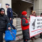 Poznań: Portierzy i portierki pikietowali przed sądem. Nadal nie dostali wynagrodzeń