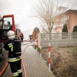 Piła: Pożar budynku - strażacy walczyli z ogniem i wiatrem