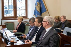 Poznań: Modlitwa w urzędzie nie pomogła. Radni przyjęli Europejską Kartę Równości