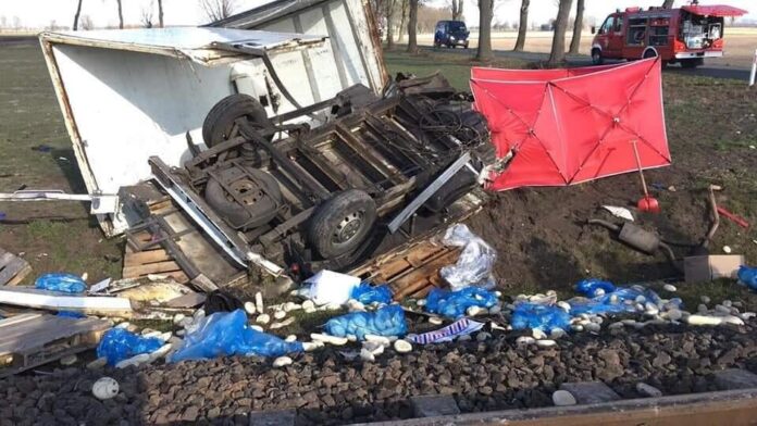 wypadek na przejeździe kolejowym fot. OSP Granowo