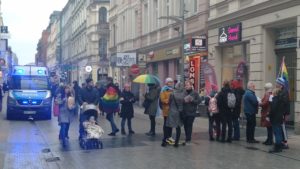 Poznań: Półwiejska i dwie manifestacje: stowarzyszenia Pro-Prawo do Życia i aktywistów LGBT +