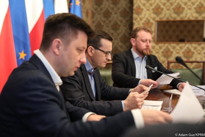 Premier Morawiecki posiedzenie sztabu kryzysowego fot. premier.,gov.pl