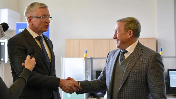 Prezydent z ambasadorem Ukrainy fot. UMP
