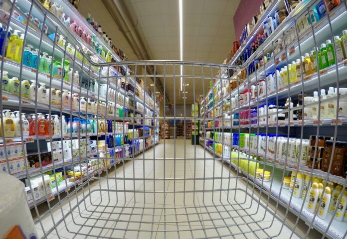 supermarket wózek fot. pixabay