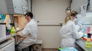 Poznań: PZH uznał poznański test na koronawirusa za stuprocentowo skuteczny!