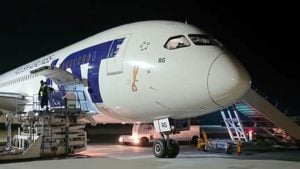 Poznań: Kolejny samolot z pomocą przyleciał na Ławicę