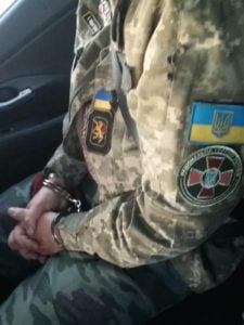 Poznań: Fałszywy generał armii ukraińskiej i broń