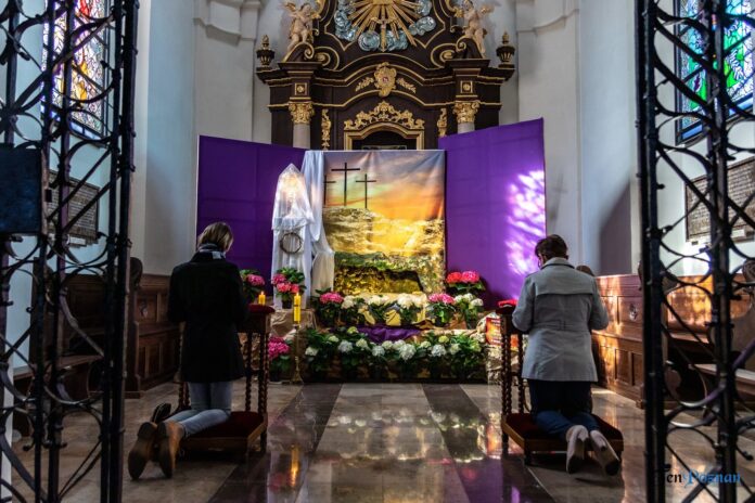 Grób Pański Kościół św. Jana Jerozolimskiego za Murami Poznań Wielka Sobota fot. Sławek Wąchała