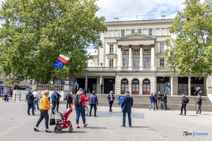 Plac Wolności. Spacer dla zdrowia... Polski fot. Sławek Wąchała