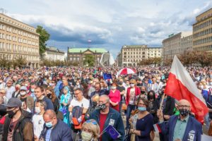 Poznań: Setki ludzi na spacerze z prezydentem Trzaskowskim