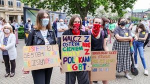 Poznań: Protest przeciwko Karcie Rodziny. "Normalna rodzina to szczęśliwa rodzina"!