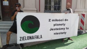 Poznań: Protestowali przeciwko wycince drzew na Kurlandzkiej