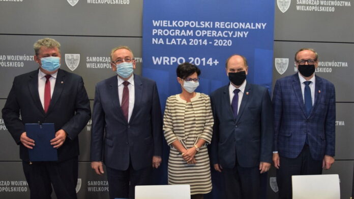 Dofinansowanie dla szkół od zarzadu województwa wielkopolskiego fot. UMWW