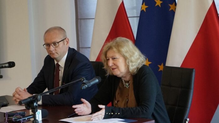 doposażenie stołówek wojewoda Łukasz Mikołajczyk, kurator Elżbieta Leszczyńska fot. WUW