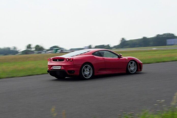 ferrari-na-torze fot. art. spon