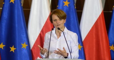Jadwiga Emilewicz: "Tak, pracownicy Ministerstwa Rozwoju otrzymali nagrody"