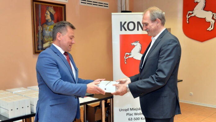 przekazanie tabletów 2 fot. UM Konin