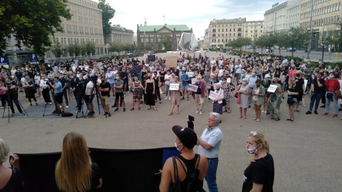 Demonstracja przeciwko wypowiedzeniu Konwencji antyprzemocowej